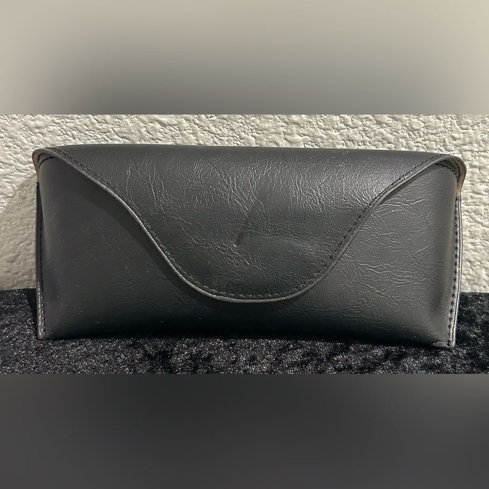 - Kobz Brand New Sunglasses with Case** UNISEX